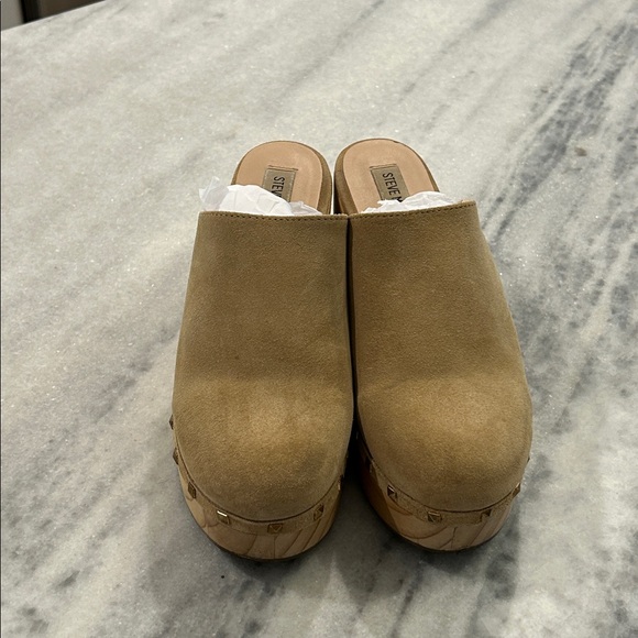 Steve Madden Brooklyn Taupe Suede Studded Wooden Clogs sz 8 - Picture 3 of 10
